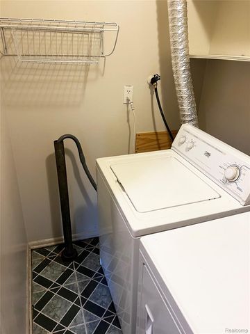 25746 Salem 20, Roseville, MI 48066