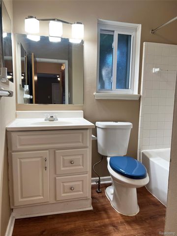 25746 Salem 20, Roseville, MI 48066