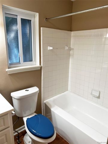 25746 Salem 20, Roseville, MI 48066