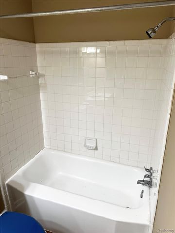 25746 Salem 20, Roseville, MI 48066