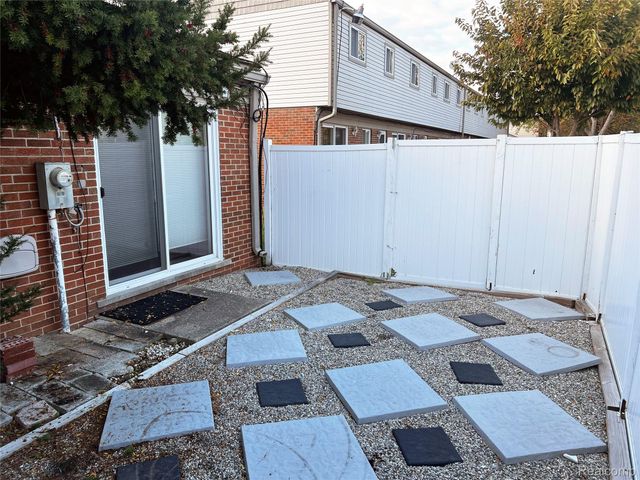 25746 Salem 20, Roseville, MI 48066