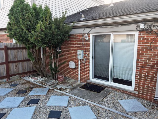 25746 Salem 20, Roseville, MI 48066