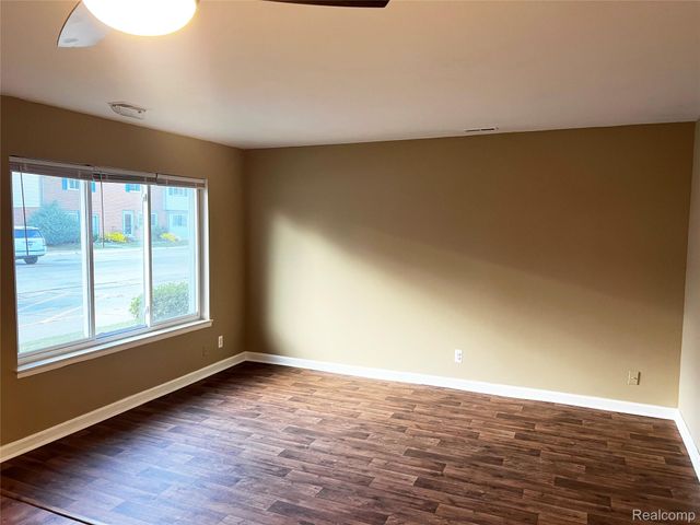 25746 Salem 20, Roseville, MI 48066