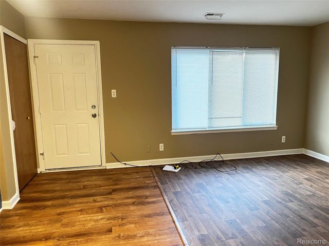 25746 Salem 20, Roseville, MI 48066