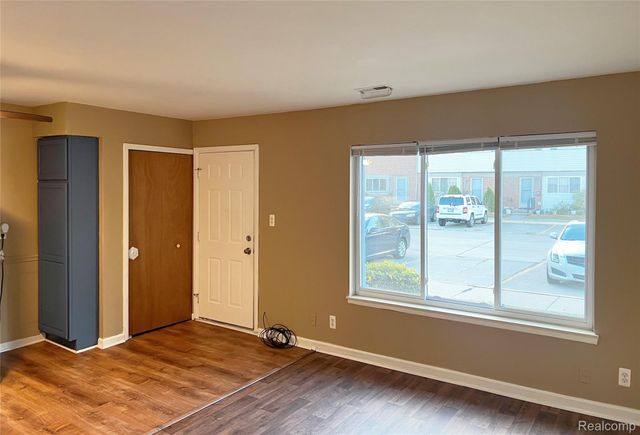 25746 Salem 20, Roseville, MI 48066