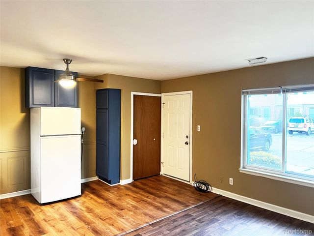 25746 Salem 20, Roseville, MI 48066