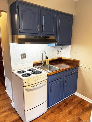 25746 Salem 20, Roseville, MI 48066