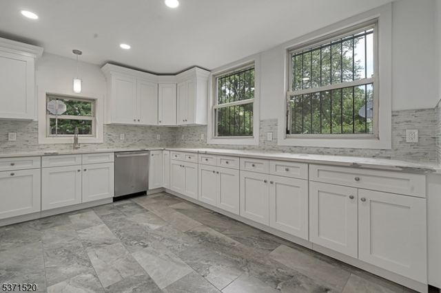 125 S Munn Ave, Newark City, NJ 07106