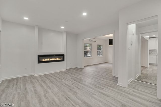 125 S Munn Ave, Newark City, NJ 07106