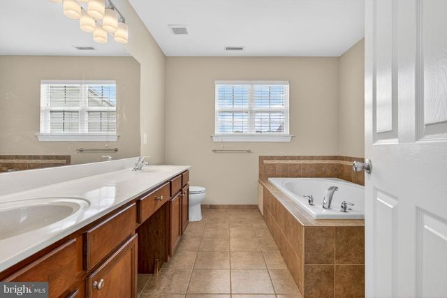 323 KESWICK DR, Swedesboro, NJ 08085