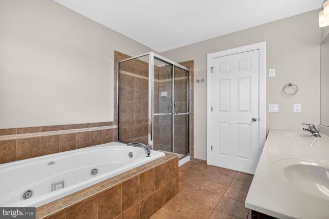 323 KESWICK DR, Swedesboro, NJ 08085