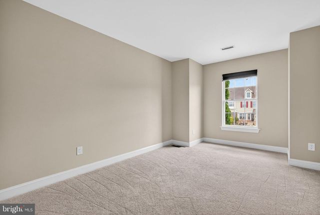 323 KESWICK DR, Swedesboro, NJ 08085