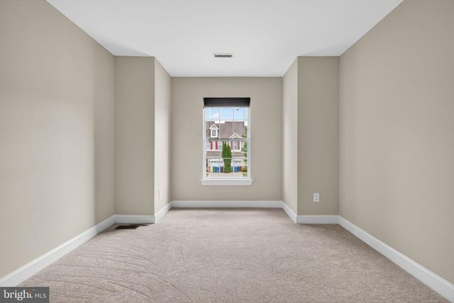 323 KESWICK DR, Swedesboro, NJ 08085