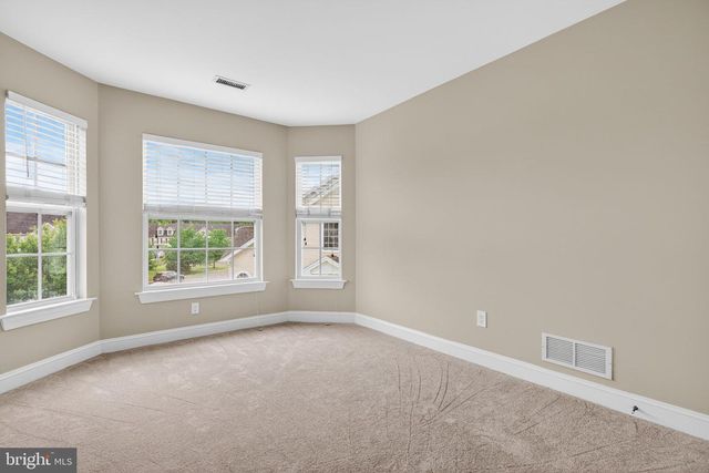 323 KESWICK DR, Swedesboro, NJ 08085