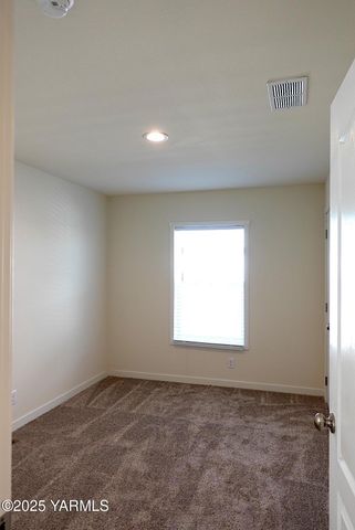 1011 N 34th Ave Trlr 59, Yakima, WA 98902