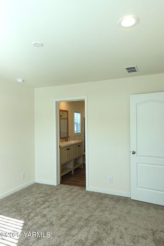 1011 N 34th Ave Trlr 59, Yakima, WA 98902