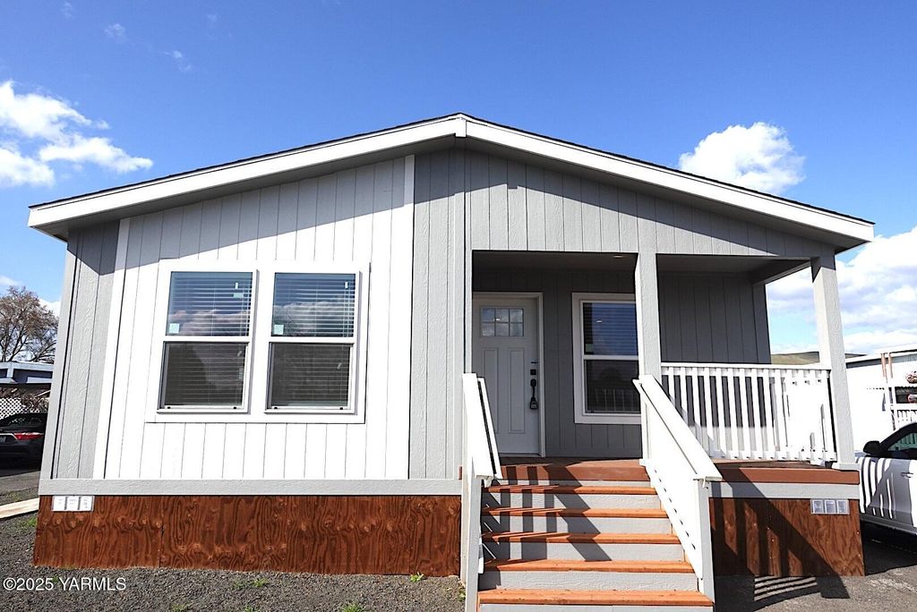1011 N 34th Ave Trlr 59, Yakima, WA 98902