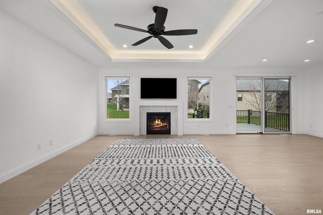 5188 S RICHMOND Circle, Bettendorf, IA 52722