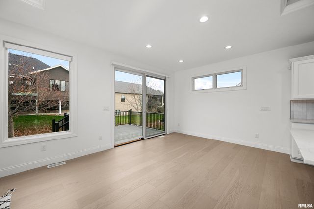 5188 S RICHMOND Circle, Bettendorf, IA 52722