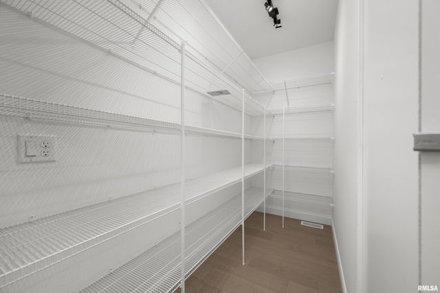 5188 S RICHMOND Circle, Bettendorf, IA 52722