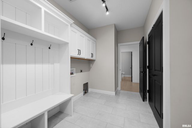 5188 S RICHMOND Circle, Bettendorf, IA 52722