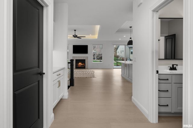 5188 S RICHMOND Circle, Bettendorf, IA 52722