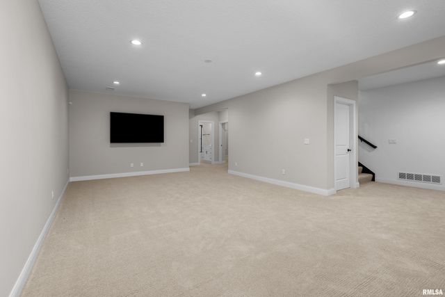 5188 S RICHMOND Circle, Bettendorf, IA 52722