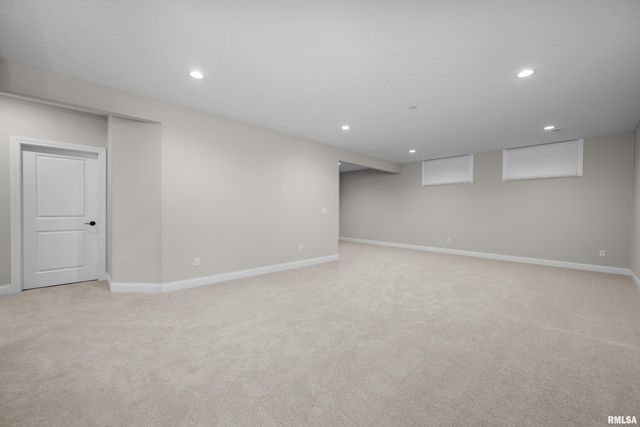 5188 S RICHMOND Circle, Bettendorf, IA 52722