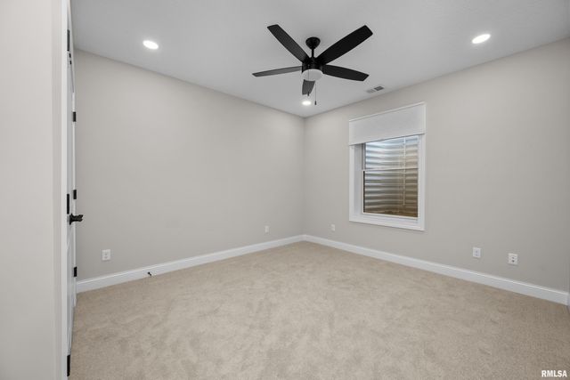 5188 S RICHMOND Circle, Bettendorf, IA 52722