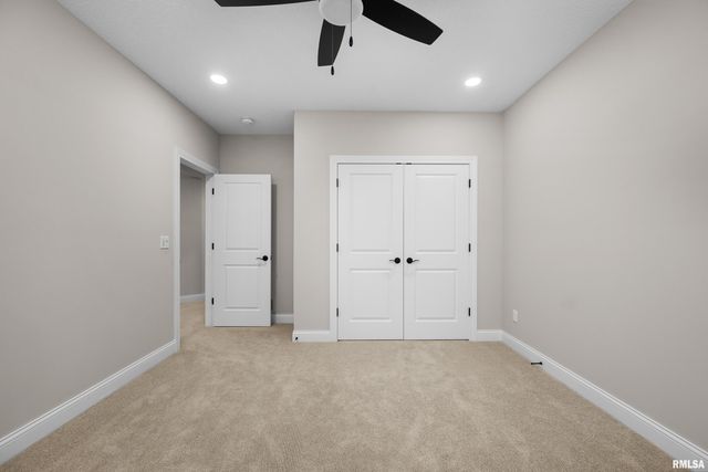 5188 S RICHMOND Circle, Bettendorf, IA 52722