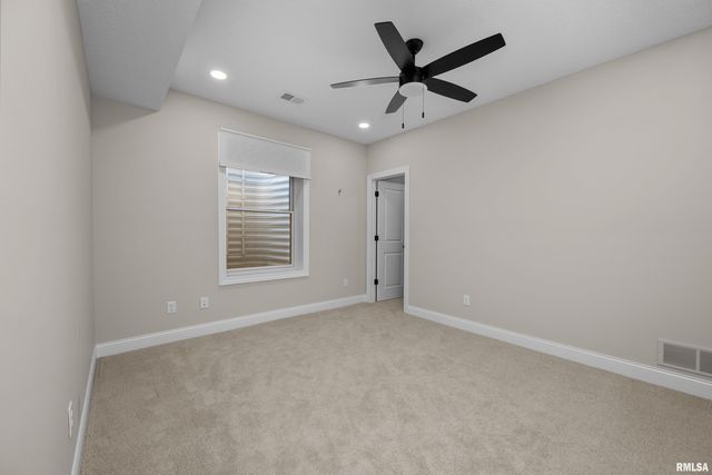 5188 S RICHMOND Circle, Bettendorf, IA 52722