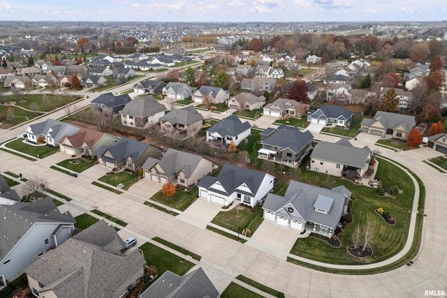 5188 S RICHMOND Circle, Bettendorf, IA 52722