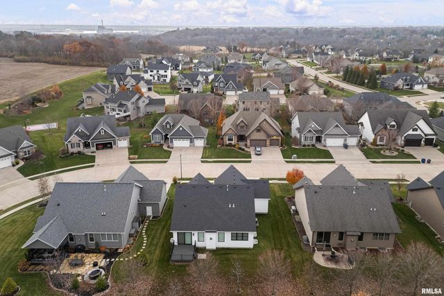 5188 S RICHMOND Circle, Bettendorf, IA 52722