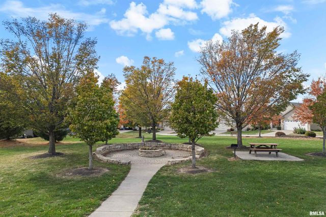 5188 S RICHMOND Circle, Bettendorf, IA 52722