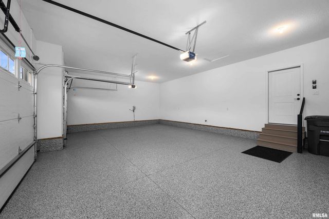 5188 S RICHMOND Circle, Bettendorf, IA 52722