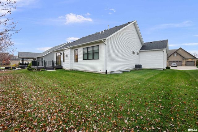 5188 S RICHMOND Circle, Bettendorf, IA 52722