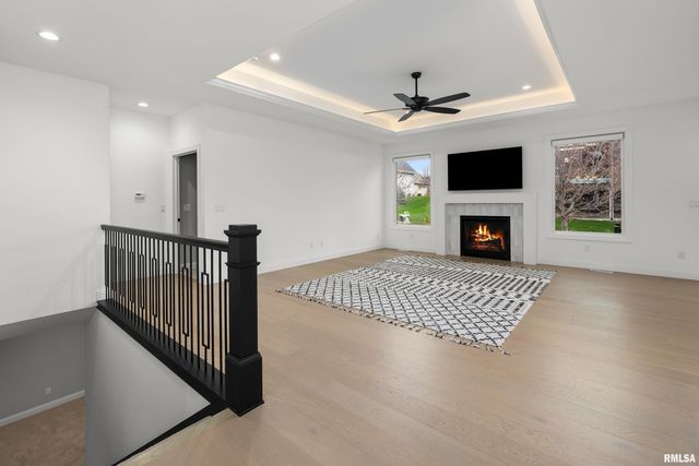 5188 S RICHMOND Circle, Bettendorf, IA 52722