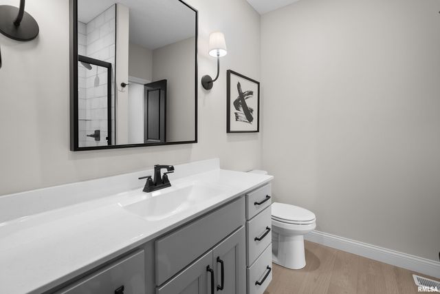 5188 S RICHMOND Circle, Bettendorf, IA 52722