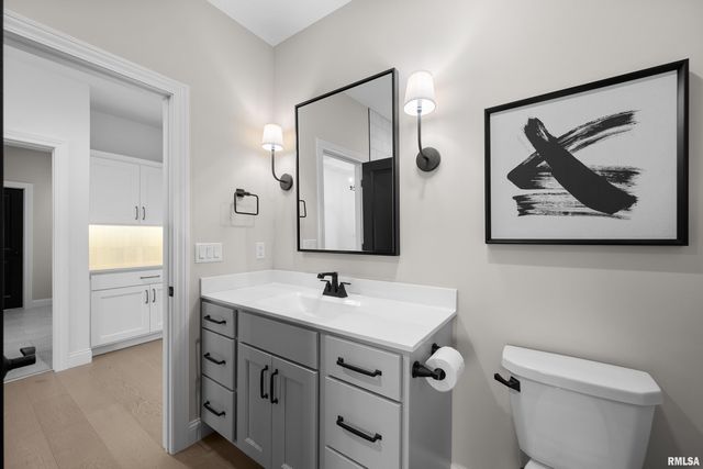 5188 S RICHMOND Circle, Bettendorf, IA 52722