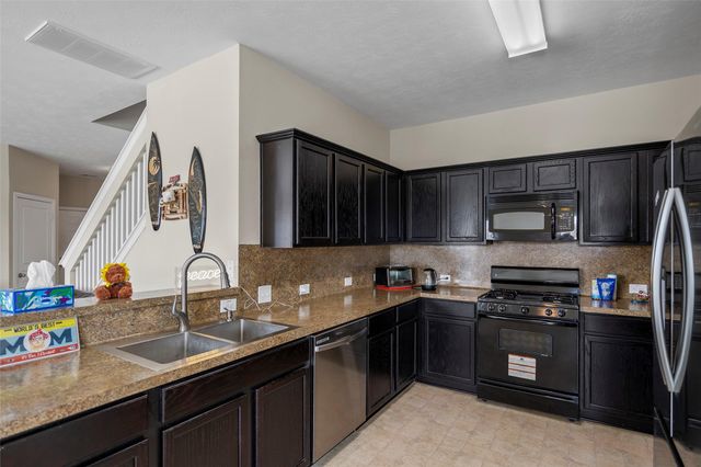 1102 Pecos Pass Drive, Richmond, TX 77406