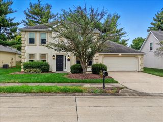 420 N VILLAGE CIR, Columbia, MO 65203