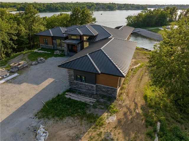 14 Tomahawk Circle, Lake Winnebago, MO 64034