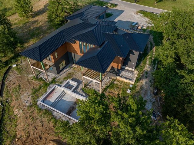 14 Tomahawk Circle, Lake Winnebago, MO 64034