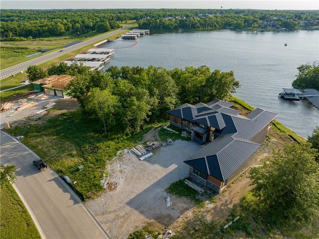 14 Tomahawk Circle, Lake Winnebago, MO 64034