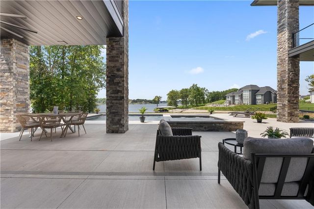 14 Tomahawk Circle, Lake Winnebago, MO 64034