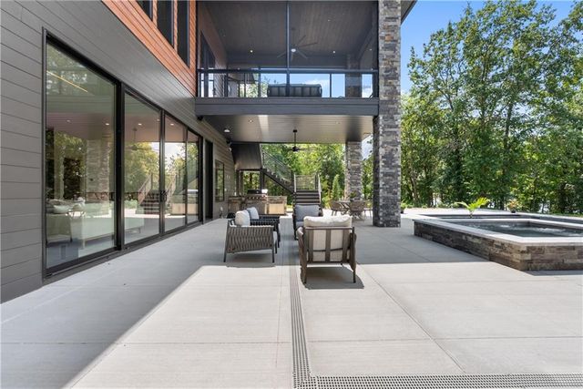 14 Tomahawk Circle, Lake Winnebago, MO 64034