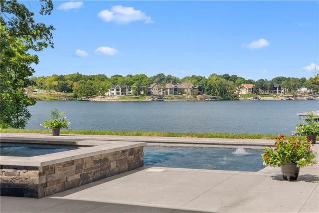 14 Tomahawk Circle, Lake Winnebago, MO 64034