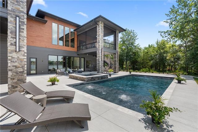 14 Tomahawk Circle, Lake Winnebago, MO 64034