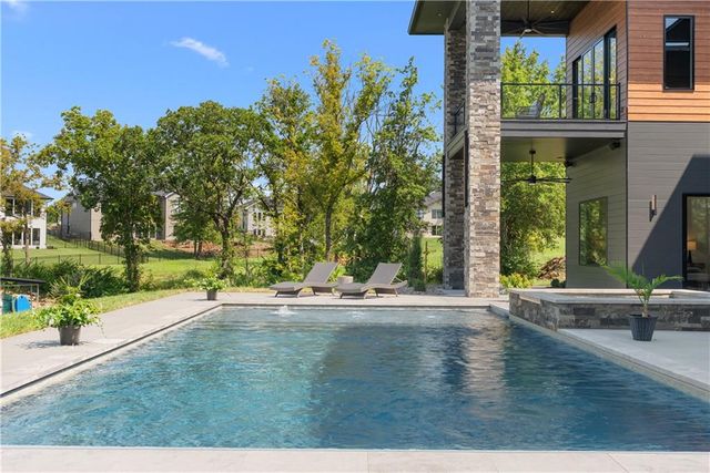 14 Tomahawk Circle, Lake Winnebago, MO 64034