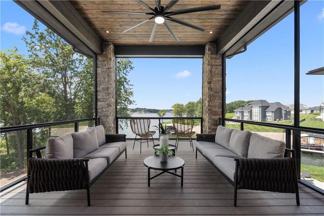 14 Tomahawk Circle, Lake Winnebago, MO 64034